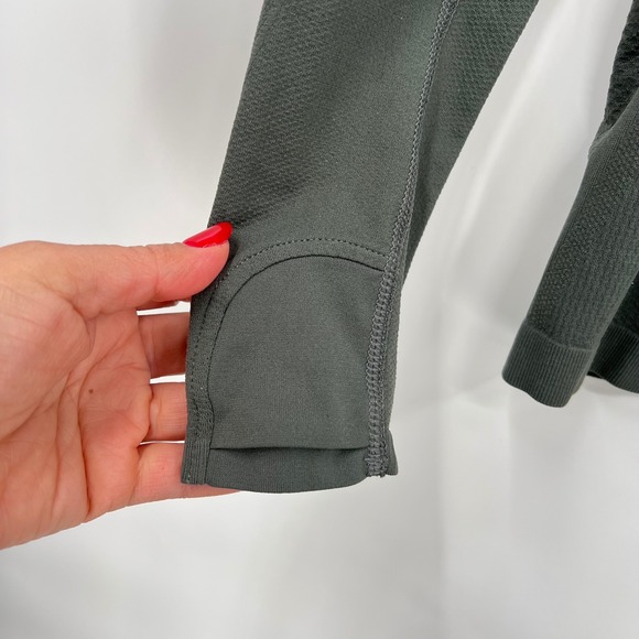 Athleta Long Sleeve Athletic Top Green Thumbholes Breathable Activewear M - Picture 5 of 9